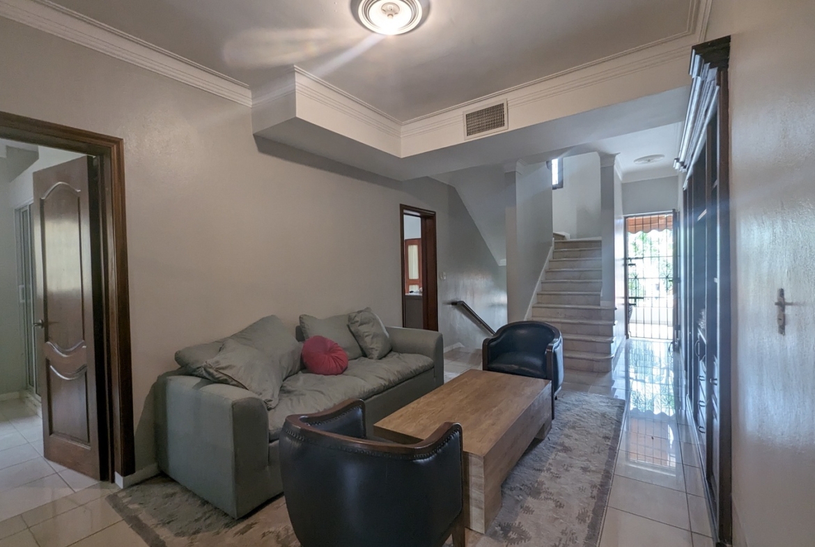 Casa de 3 Niveles con Piscina en Los Corales del Sur OPORTUNIDAD REBAJADA