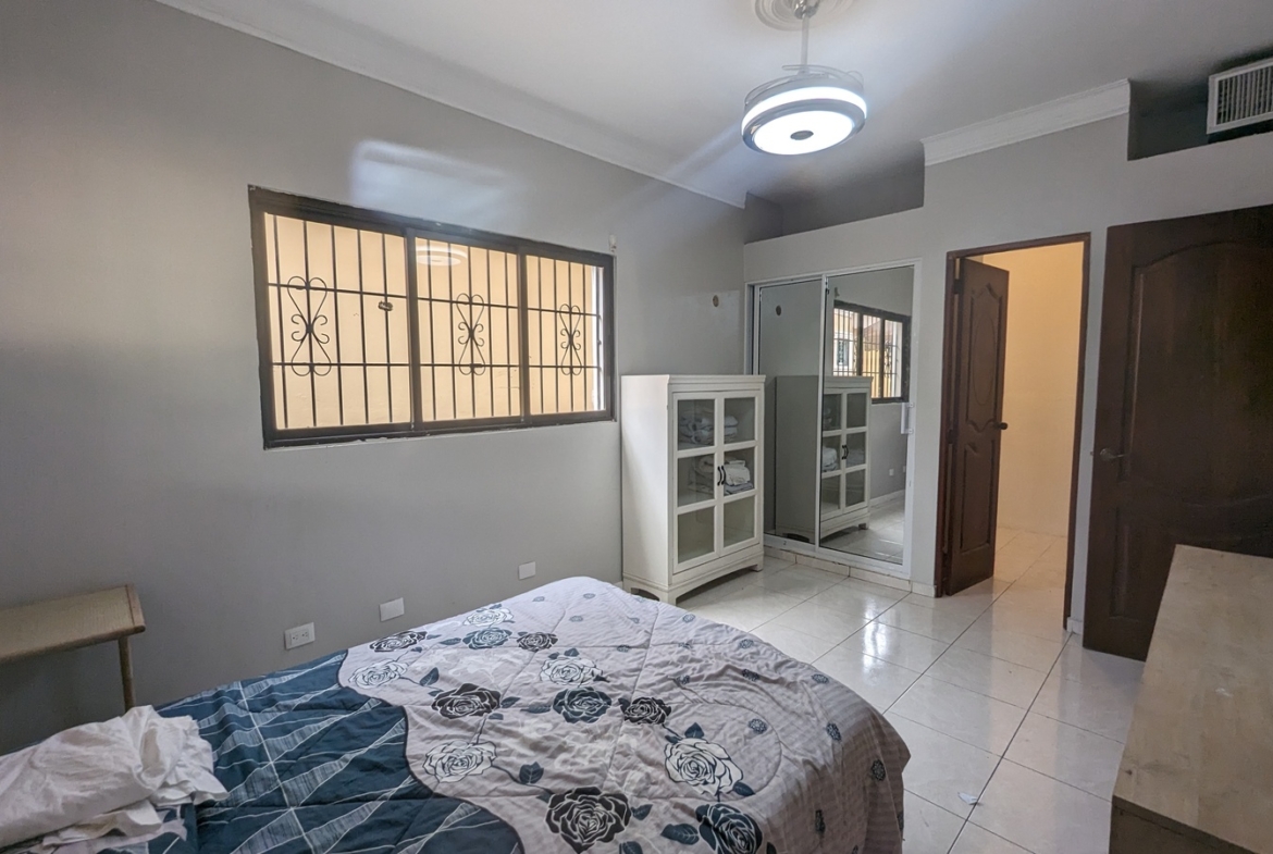 Casa de 3 Niveles con Piscina en Los Corales del Sur OPORTUNIDAD REBAJADA
