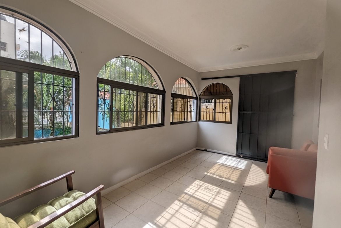 Casa de 3 Niveles con Piscina en Los Corales del Sur OPORTUNIDAD REBAJADA
