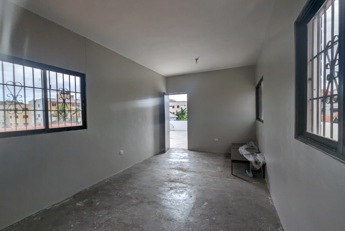 Casa de 3 Niveles con Piscina en Los Corales del Sur OPORTUNIDAD REBAJADA