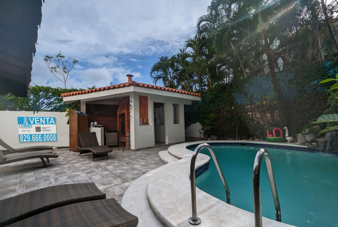 Casa de 3 Niveles con Piscina en Los Corales del Sur OPORTUNIDAD REBAJADA