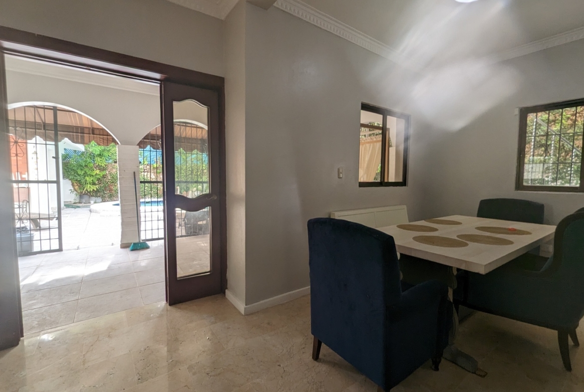 Casa de 3 Niveles con Piscina en Los Corales del Sur OPORTUNIDAD REBAJADA