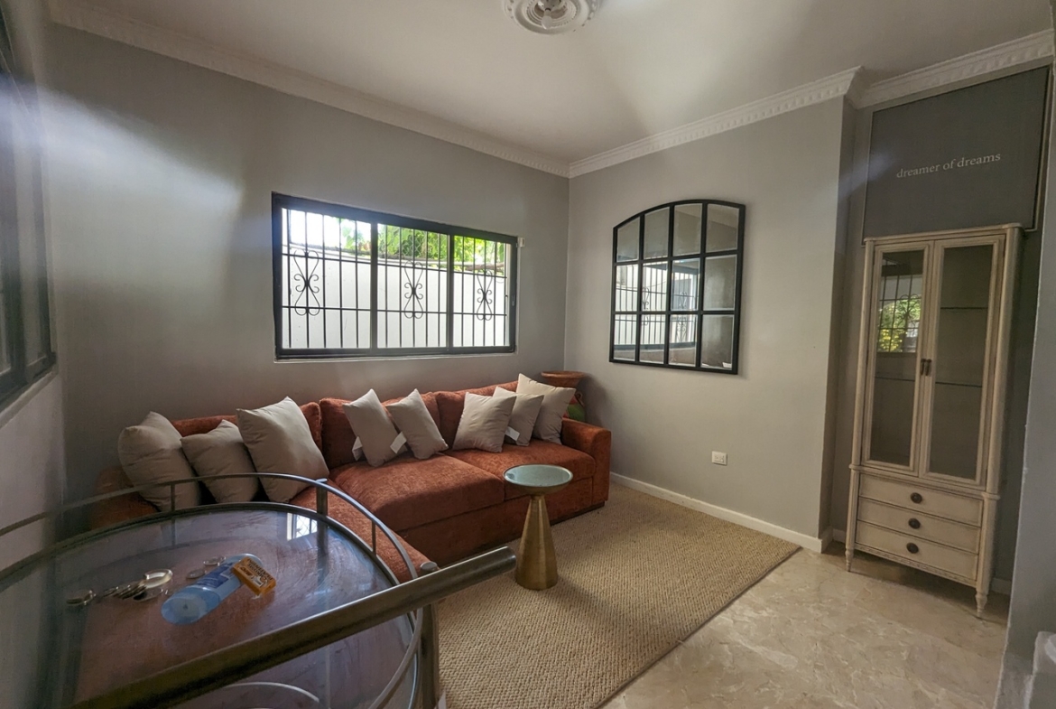 Casa de 3 Niveles con Piscina en Los Corales del Sur OPORTUNIDAD REBAJADA