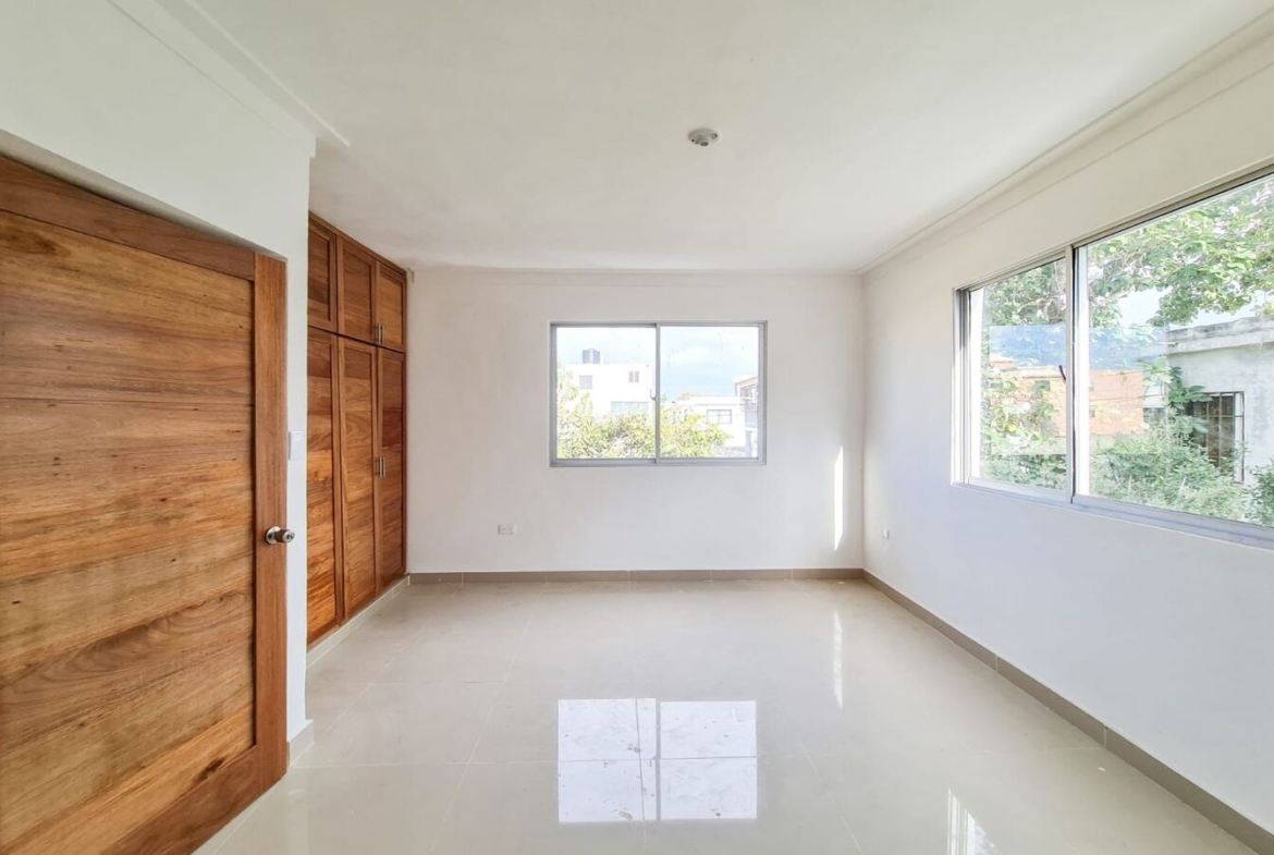 Descubre el Encanto Familiar Casas Contemporáneas en Brisa Oriental