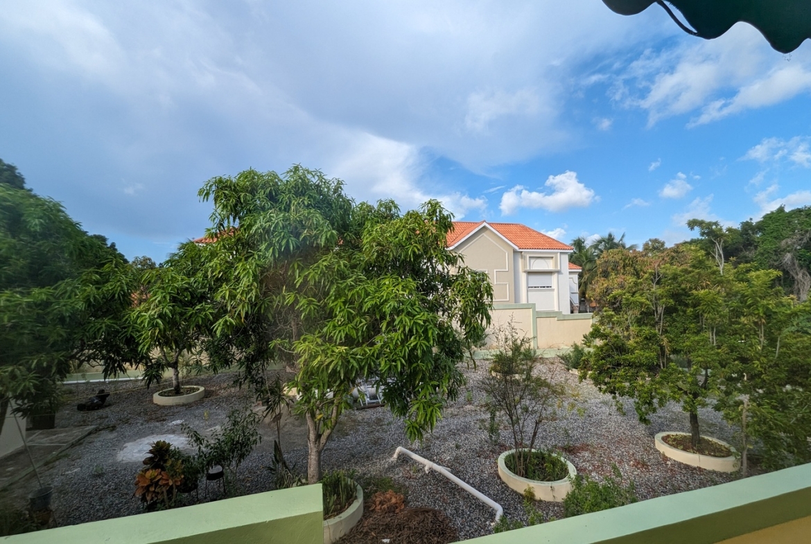 Vive en el Paraiso; Acabas de descubrir: Casa Familiar en Alameda Este