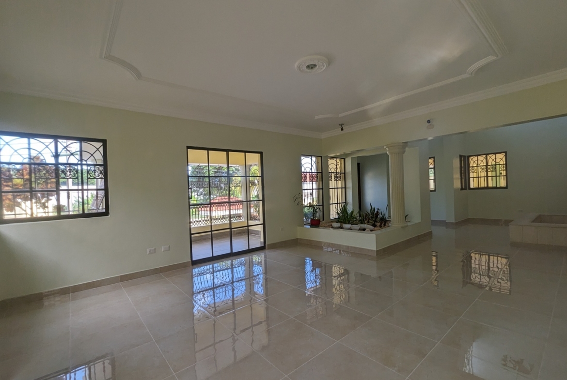 Vive en el Paraiso; Acabas de descubrir: Casa Familiar en Alameda Este