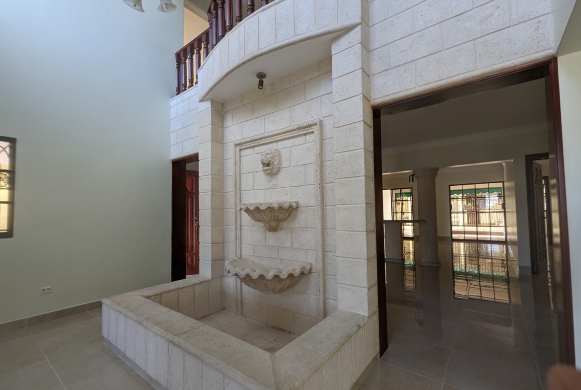 Vive en el Paraiso; Acabas de descubrir: Casa Familiar en Alameda Este