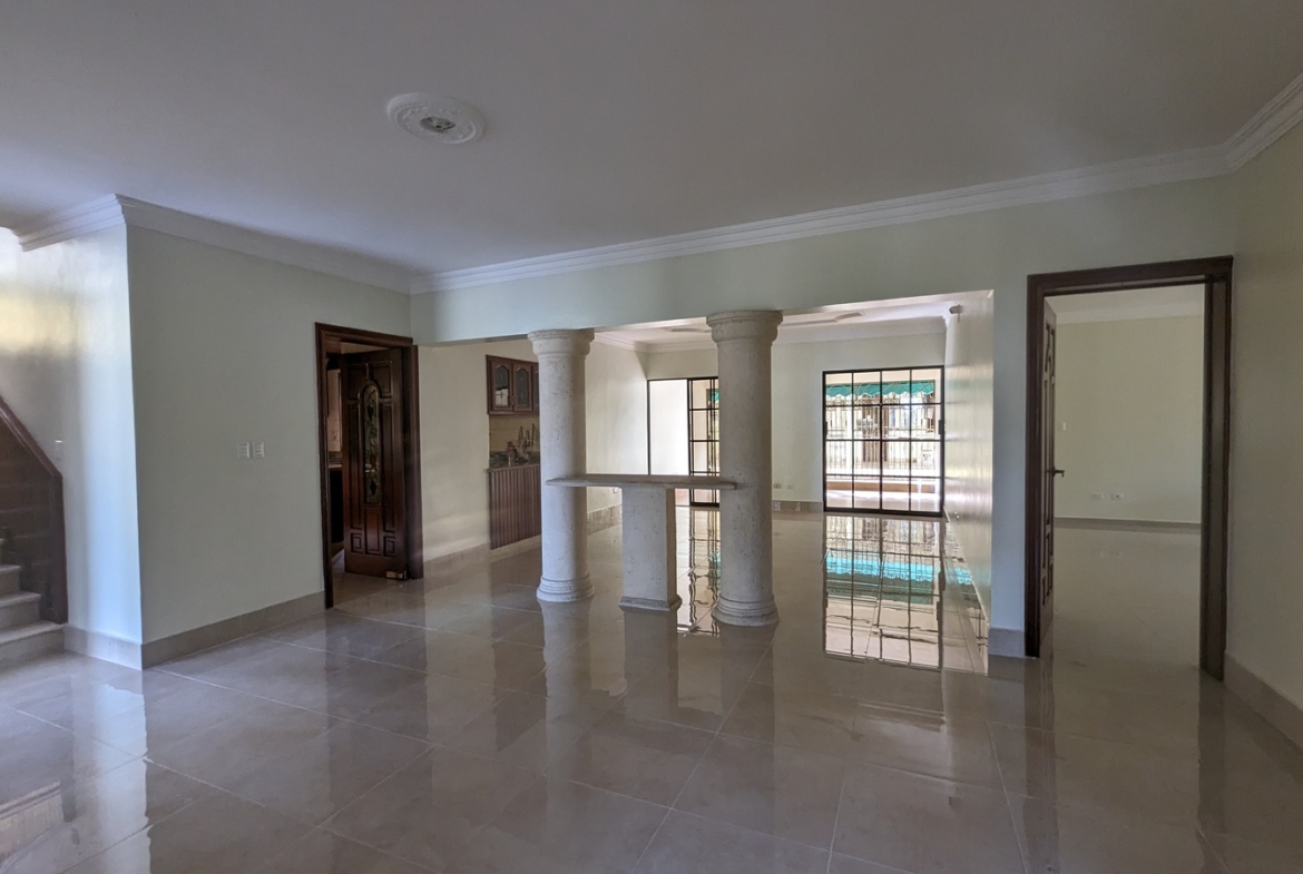 Vive en el Paraiso; Acabas de descubrir: Casa Familiar en Alameda Este