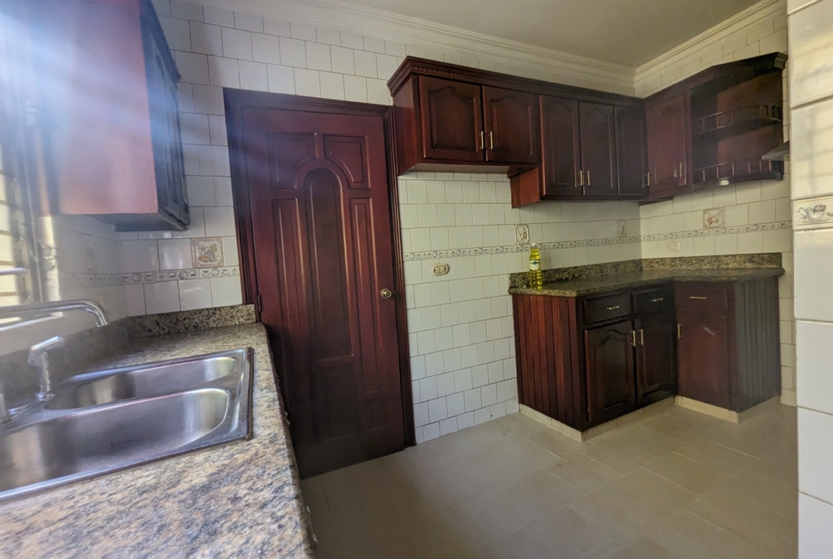 Vive en el Paraiso; Acabas de descubrir: Casa Familiar en Alameda Este