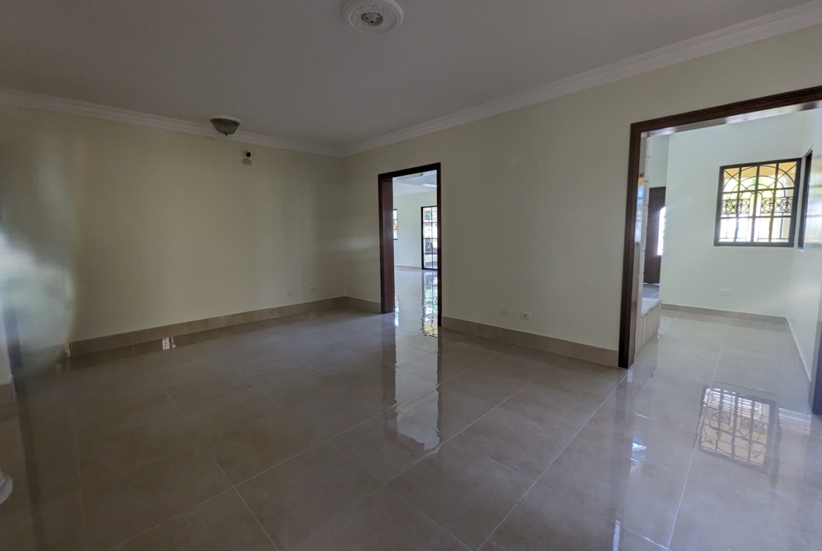 Vive en el Paraiso; Acabas de descubrir: Casa Familiar en Alameda Este