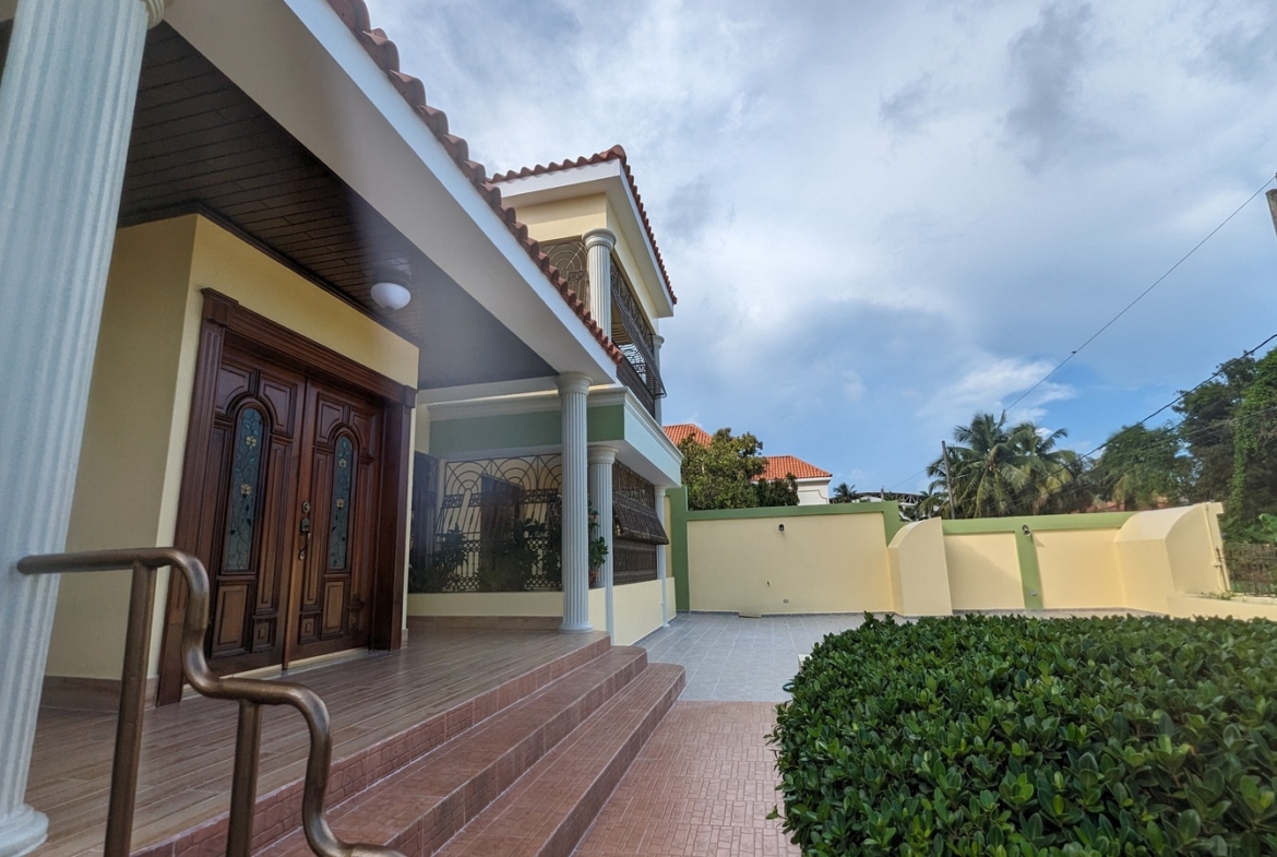 Vive en el Paraiso; Acabas de descubrir: Casa Familiar en Alameda Este