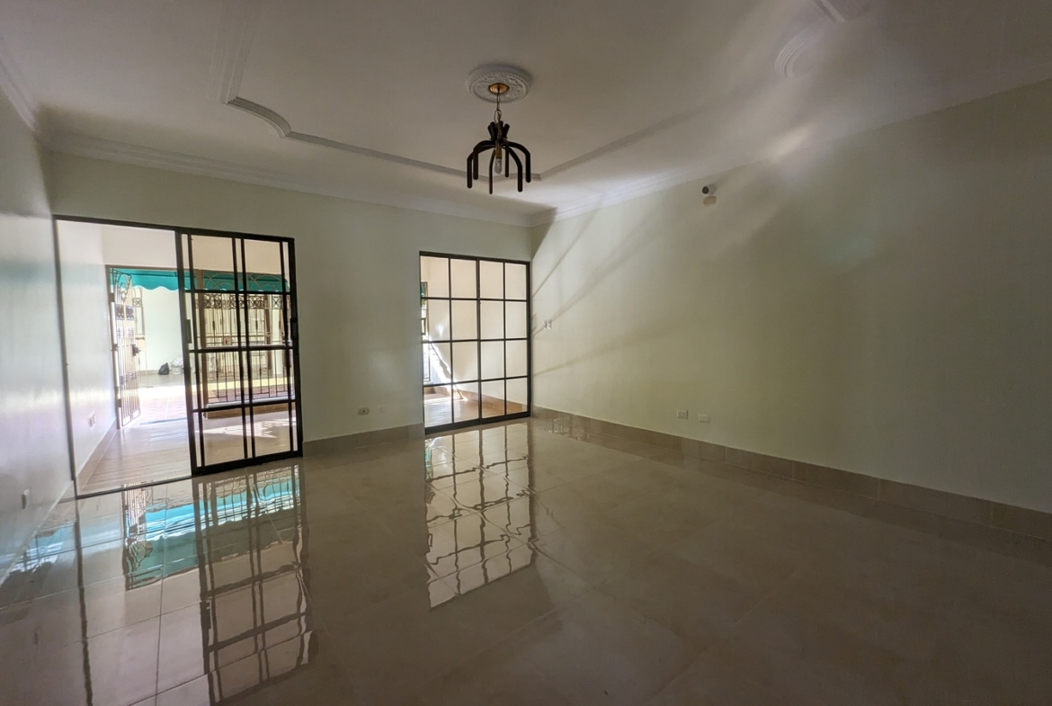 Vive en el Paraiso; Acabas de descubrir: Casa Familiar en Alameda Este
