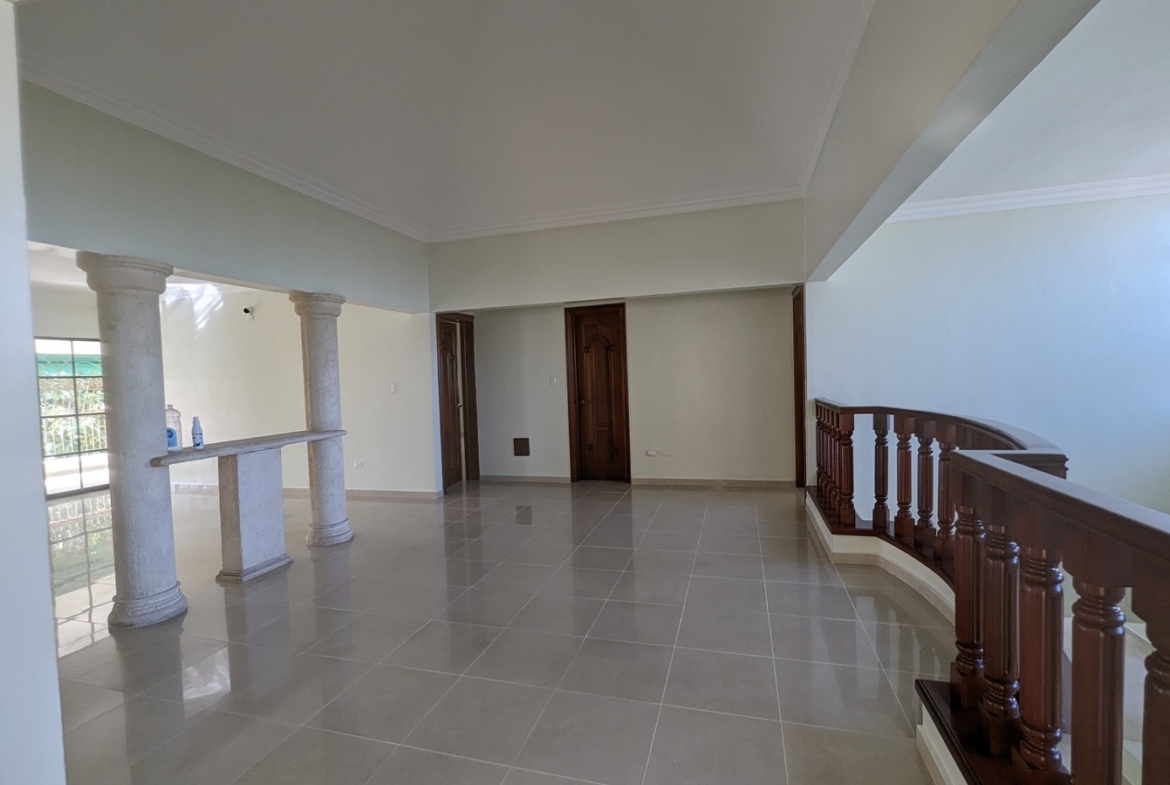 Vive en el Paraiso; Acabas de descubrir: Casa Familiar en Alameda Este