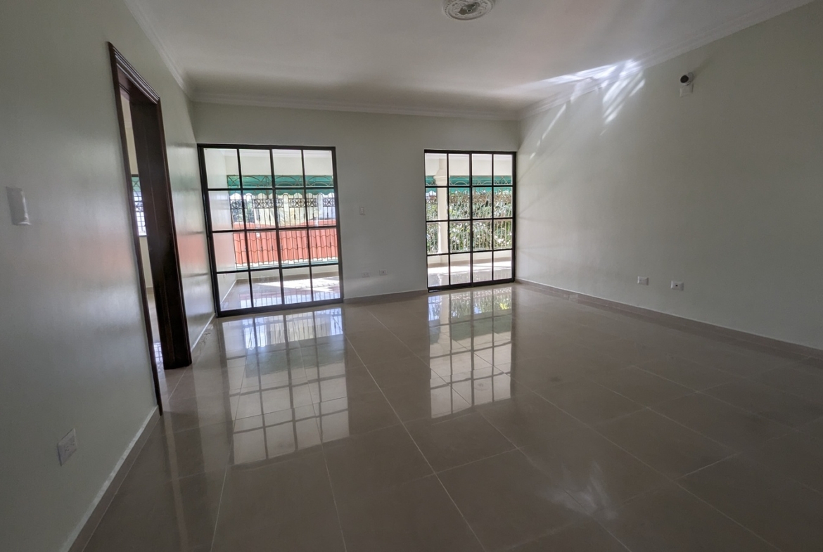 Vive en el Paraiso; Acabas de descubrir: Casa Familiar en Alameda Este
