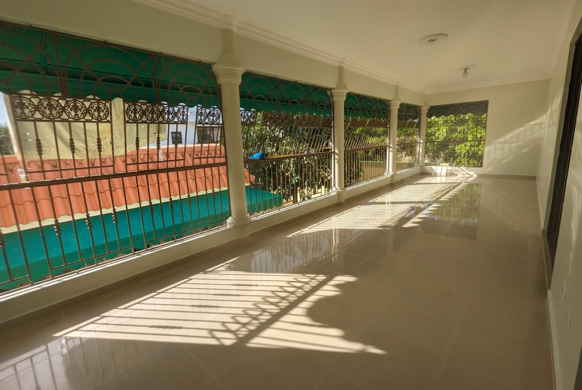 Vive en el Paraiso; Acabas de descubrir: Casa Familiar en Alameda Este
