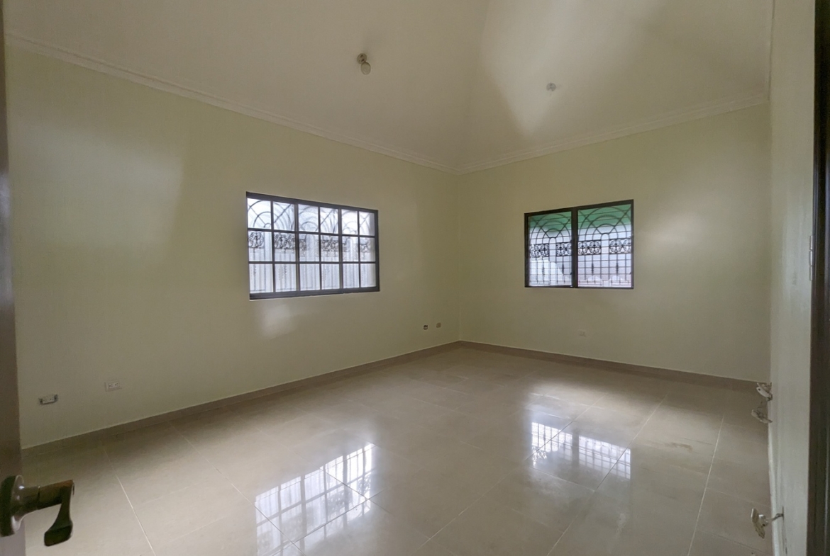 Vive en el Paraiso; Acabas de descubrir: Casa Familiar en Alameda Este