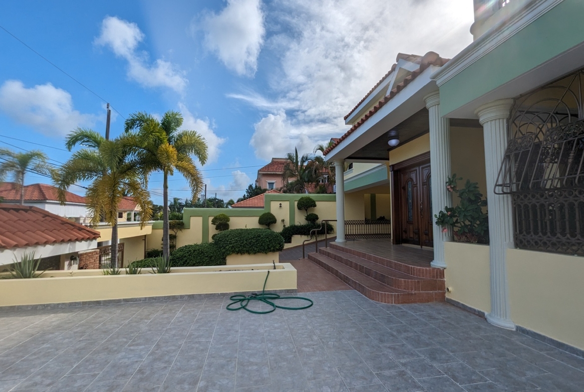 Vive en el Paraiso; Acabas de descubrir: Casa Familiar en Alameda Este