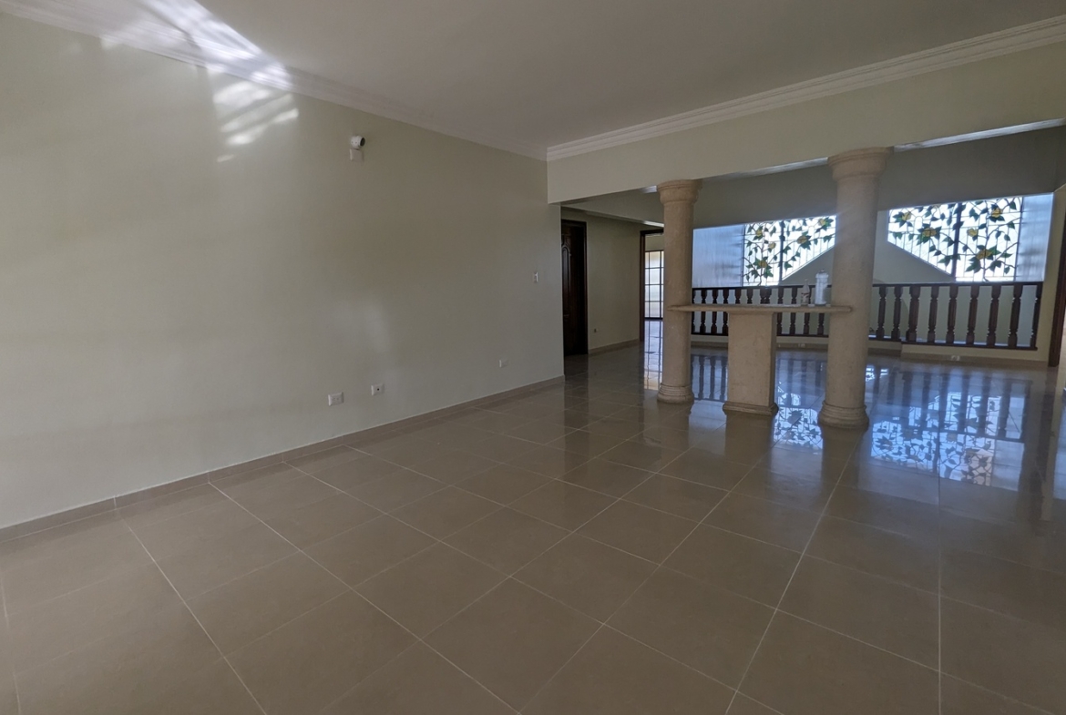 Vive en el Paraiso; Acabas de descubrir: Casa Familiar en Alameda Este