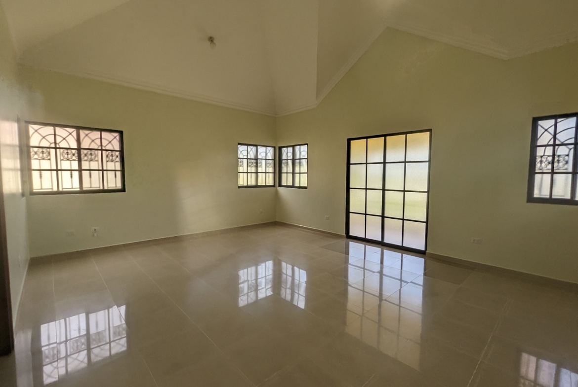 Vive en el Paraiso; Acabas de descubrir: Casa Familiar en Alameda Este