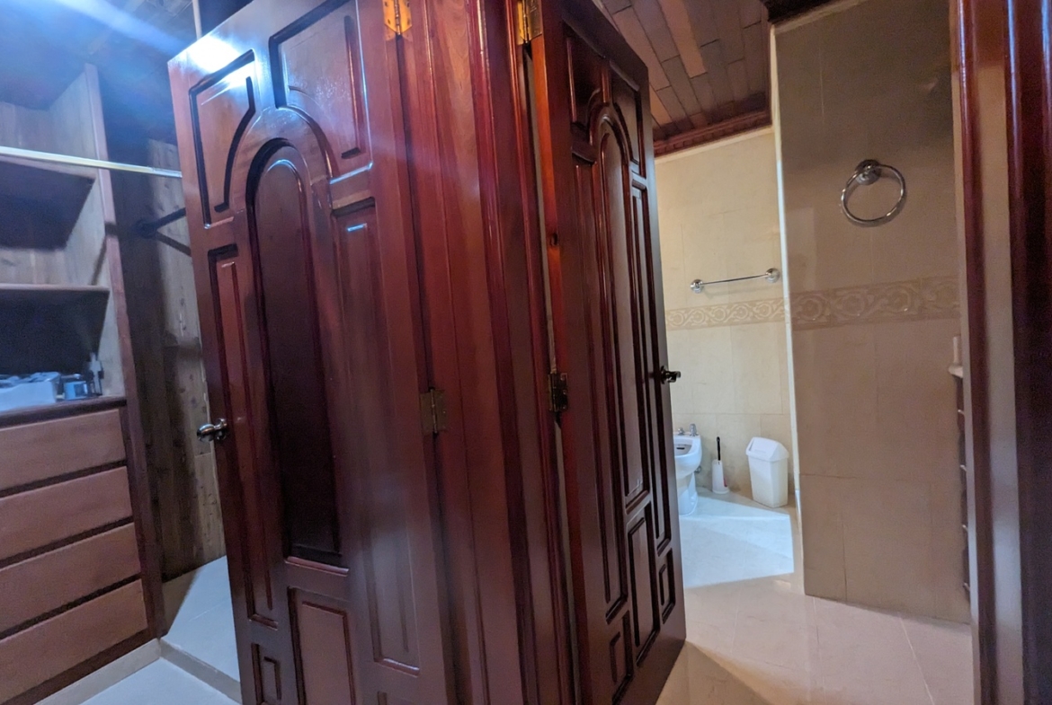 Vive en el Paraiso; Acabas de descubrir: Casa Familiar en Alameda Este