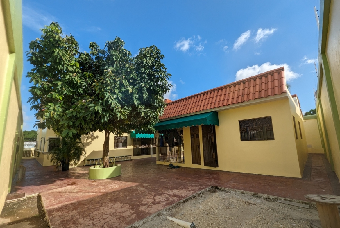 Vive en el Paraiso; Acabas de descubrir: Casa Familiar en Alameda Este
