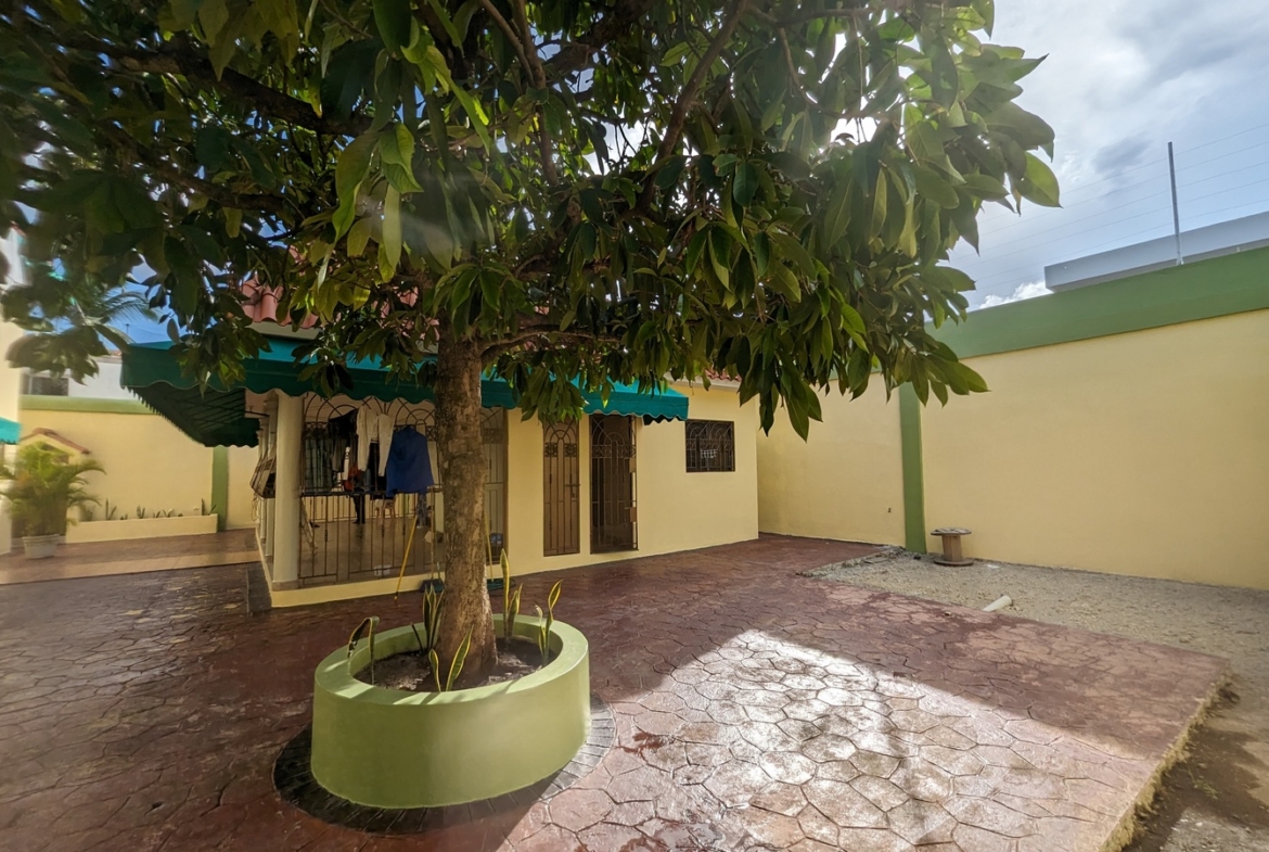 Vive en el Paraiso; Acabas de descubrir: Casa Familiar en Alameda Este