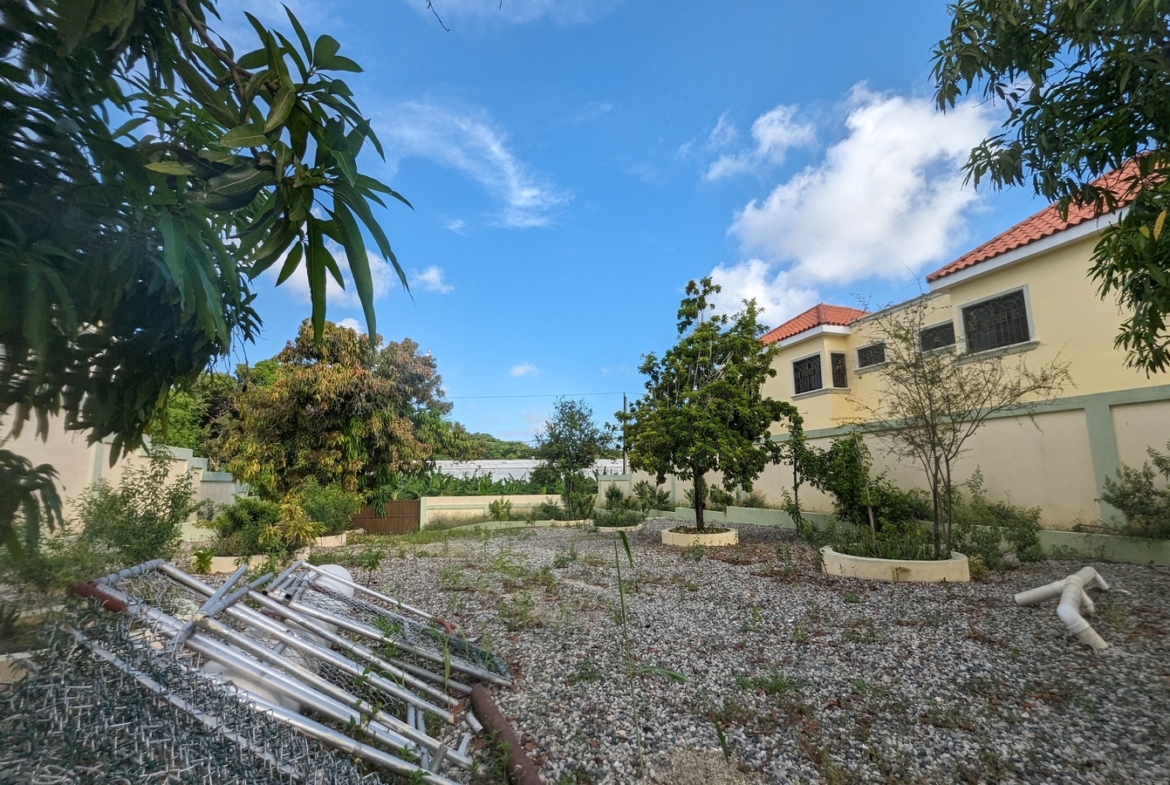 Vive en el Paraiso; Acabas de descubrir: Casa Familiar en Alameda Este