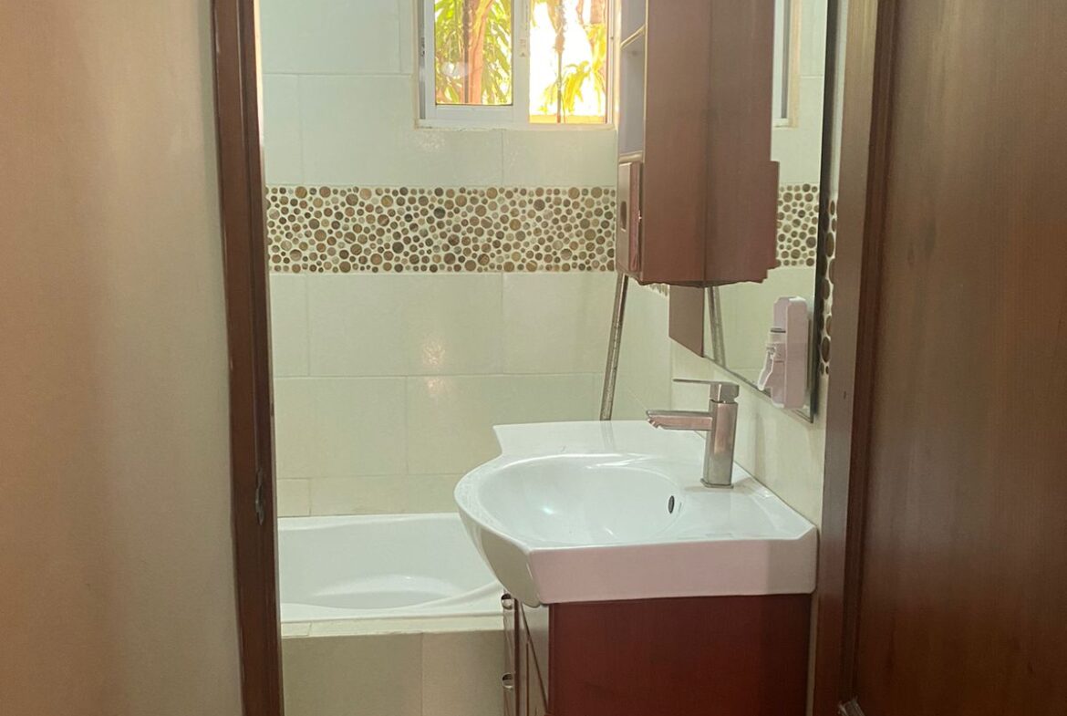 Casa de 1 Nivel con Potencial Para un Segundo en Prado Oriental