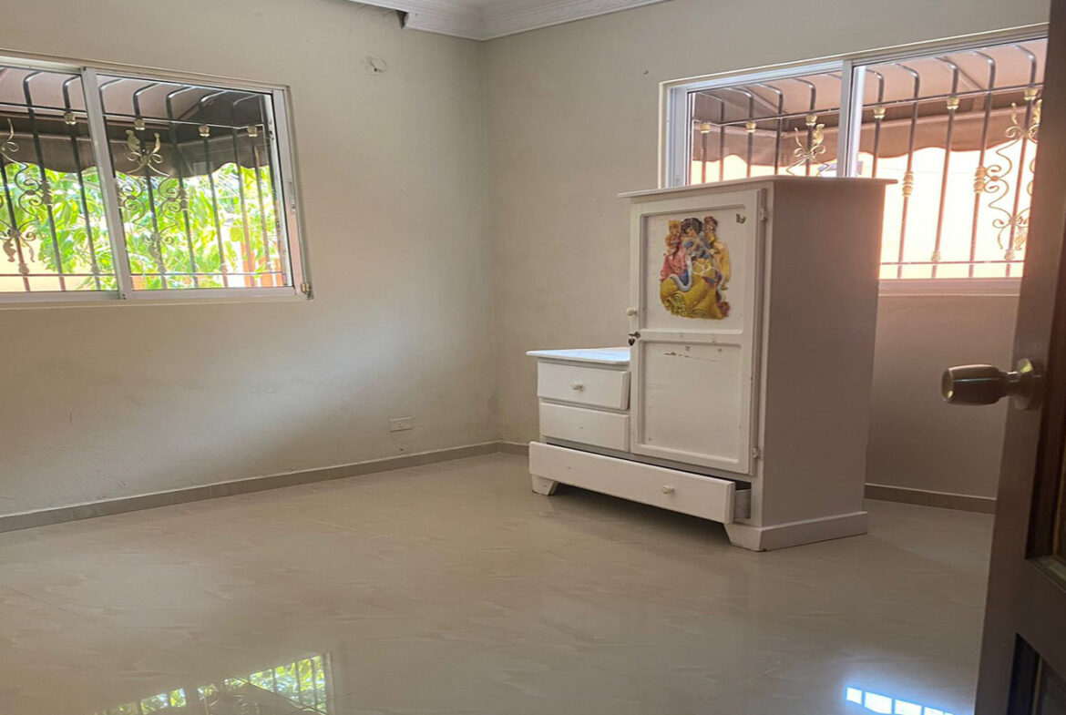 Casa de 1 Nivel con Potencial Para un Segundo en Prado Oriental