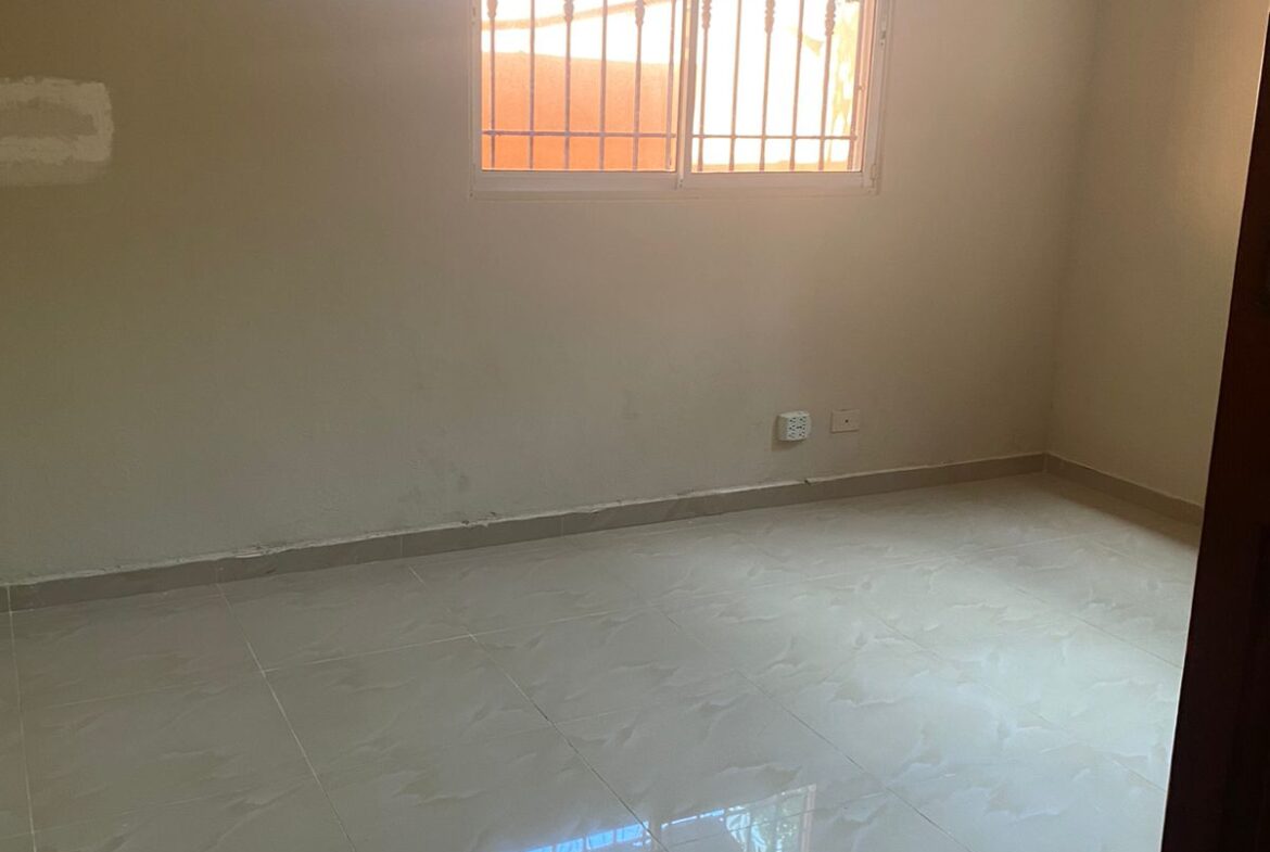 Casa de 1 Nivel con Potencial Para un Segundo en Prado Oriental