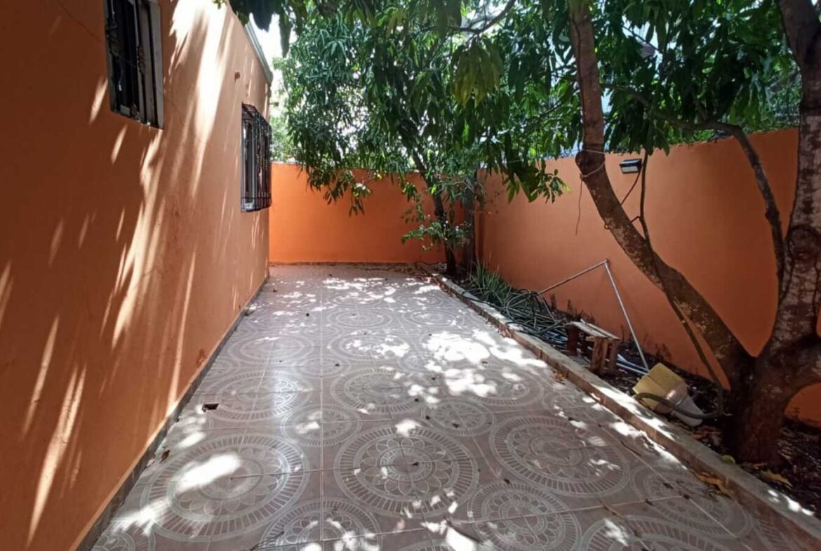 Casa de 1 Nivel con Potencial Para un Segundo en Prado Oriental
