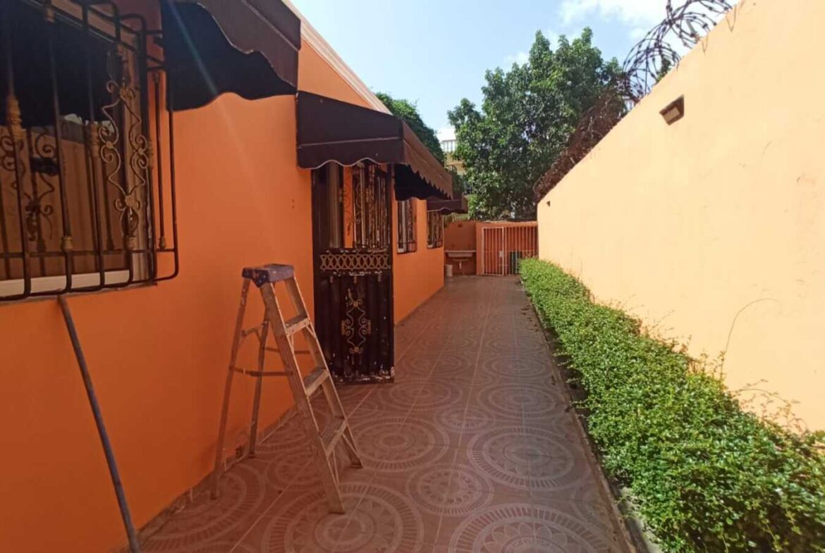 Casa de 1 Nivel con Potencial Para un Segundo en Prado Oriental