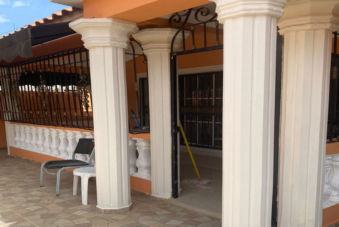 Casa de 1 Nivel con Potencial Para un Segundo en Prado Oriental