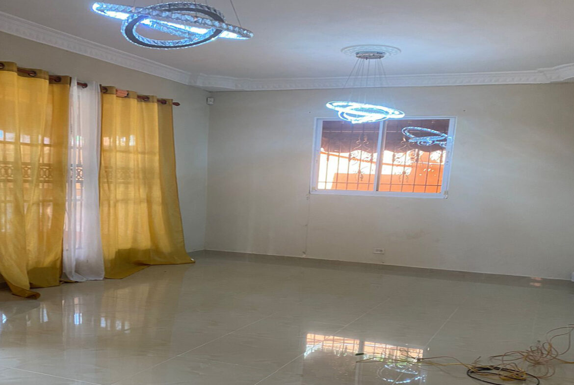 Casa de 1 Nivel con Potencial Para un Segundo en Prado Oriental