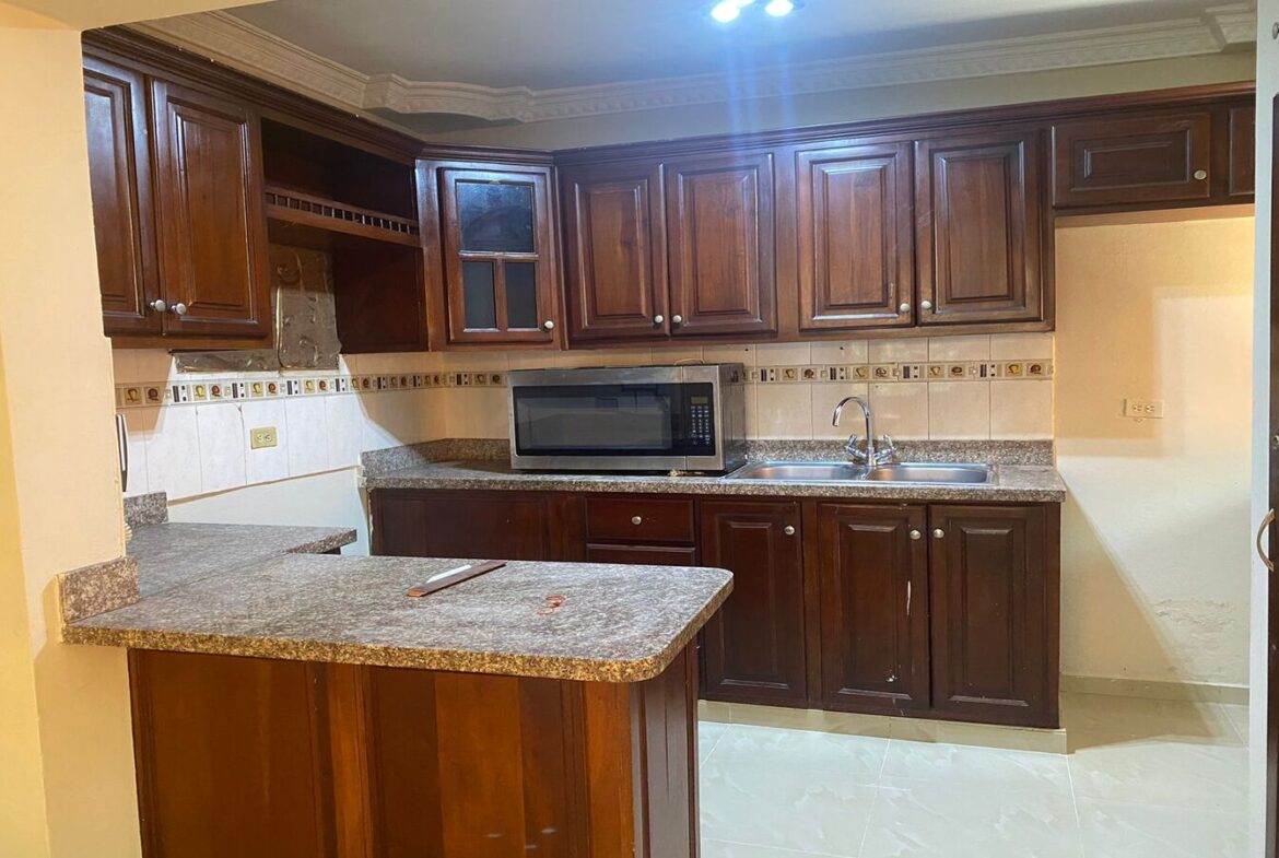 Casa de 1 Nivel con Potencial Para un Segundo en Prado Oriental