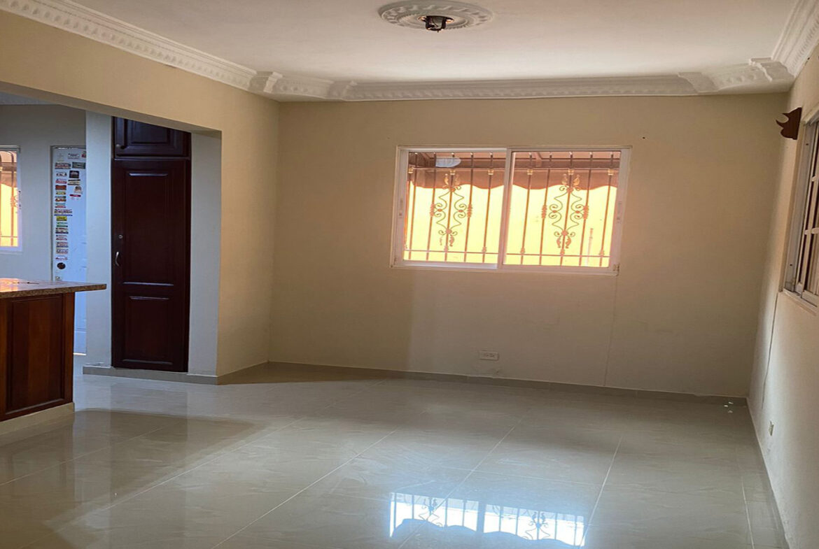 Casa de 1 Nivel con Potencial Para un Segundo en Prado Oriental