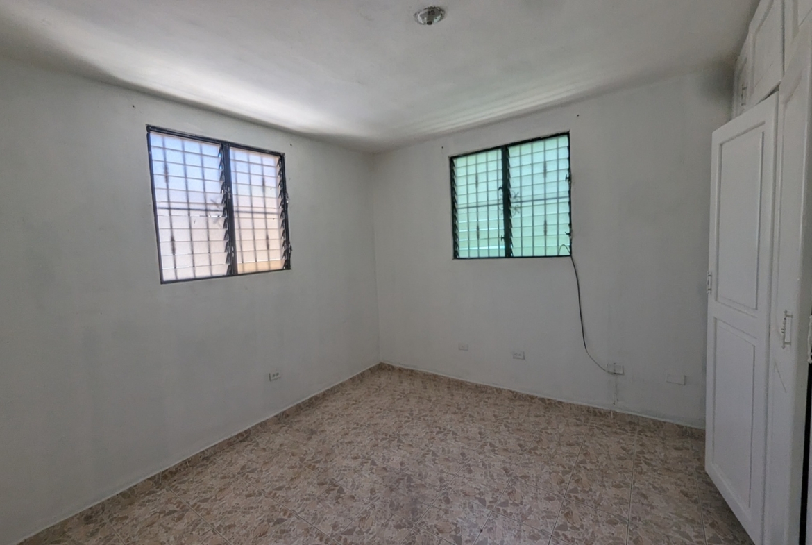 ¡Una Oportunidad Única en Avenida Ecológica Casa 2 Apartamentos!