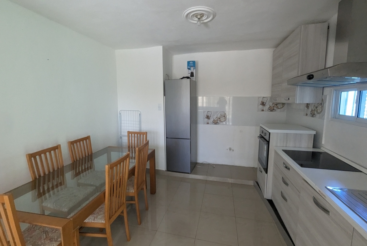 ¡Una Oportunidad Única en Avenida Ecológica Casa 2 Apartamentos!