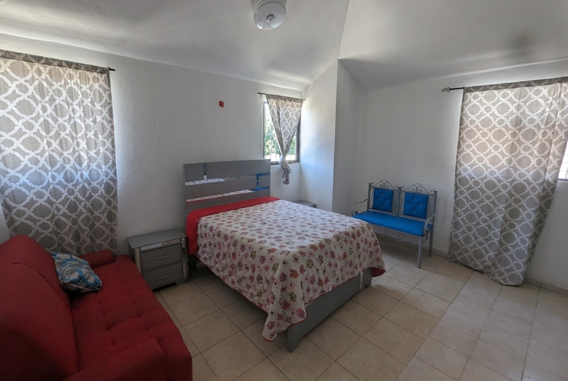 ¡Una Oportunidad Única en Avenida Ecológica Casa 2 Apartamentos!
