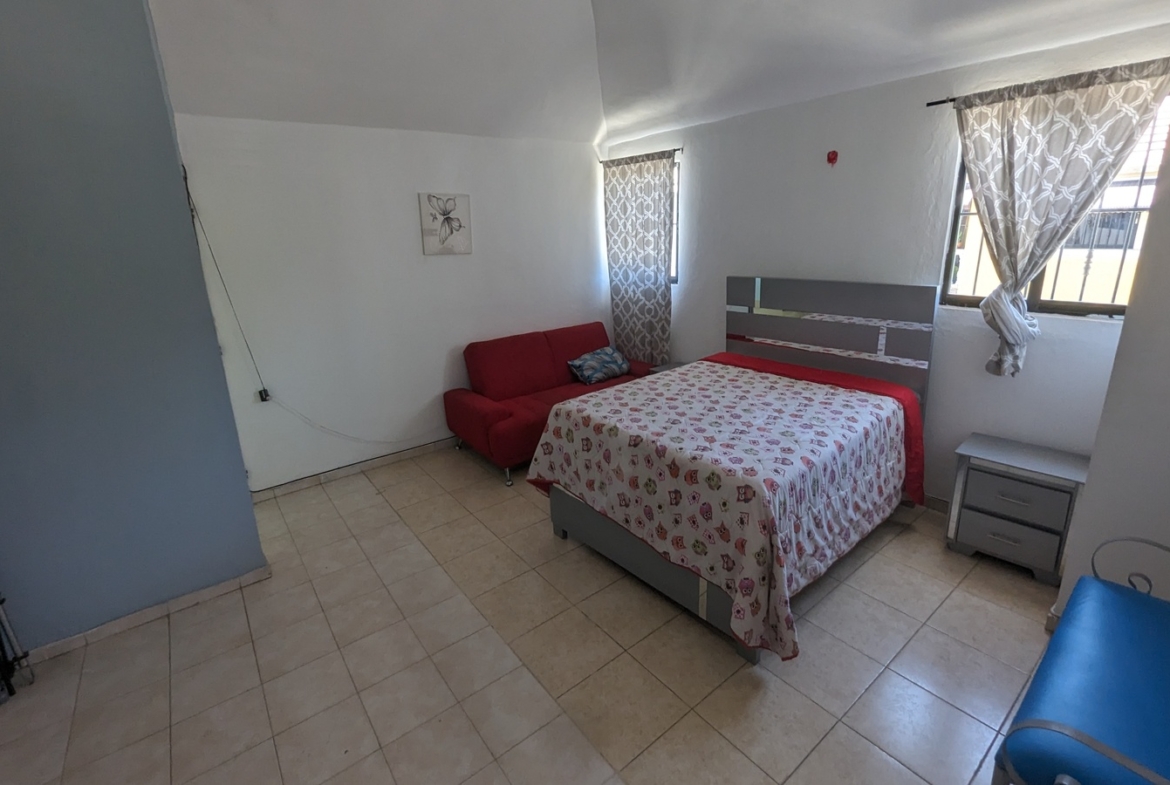 ¡Una Oportunidad Única en Avenida Ecológica Casa 2 Apartamentos!
