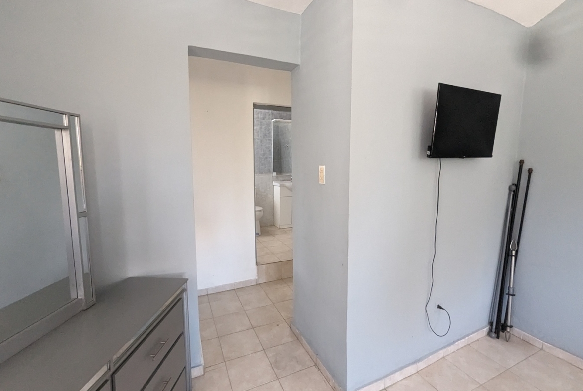 ¡Una Oportunidad Única en Avenida Ecológica Casa 2 Apartamentos!