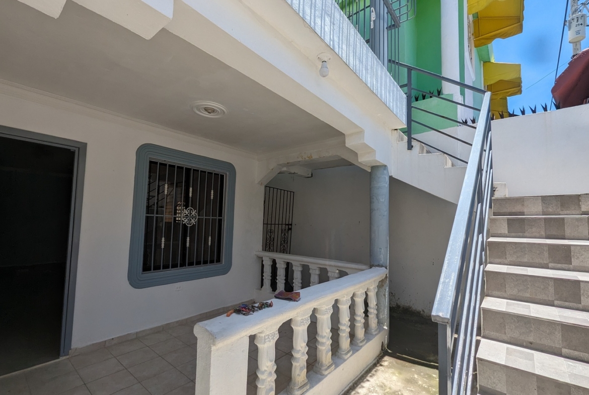 ¡Una Oportunidad Única en Avenida Ecológica Casa 2 Apartamentos!