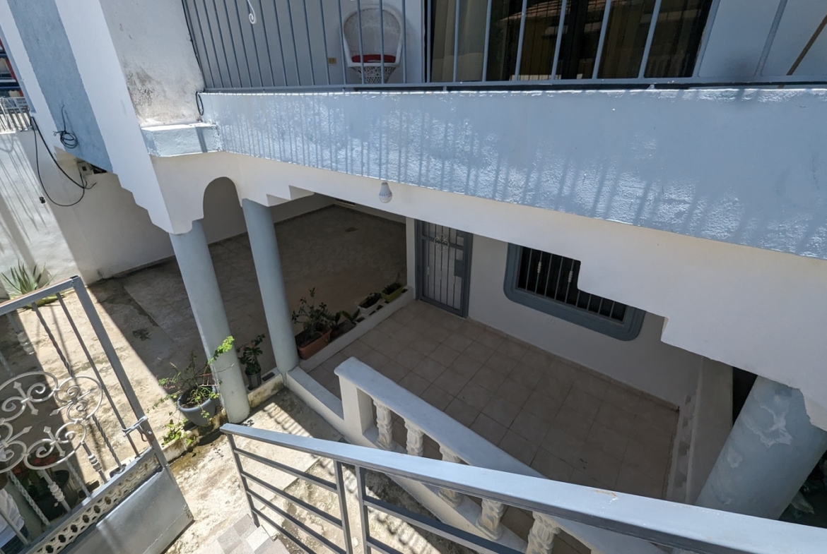 ¡Una Oportunidad Única en Avenida Ecológica Casa 2 Apartamentos!
