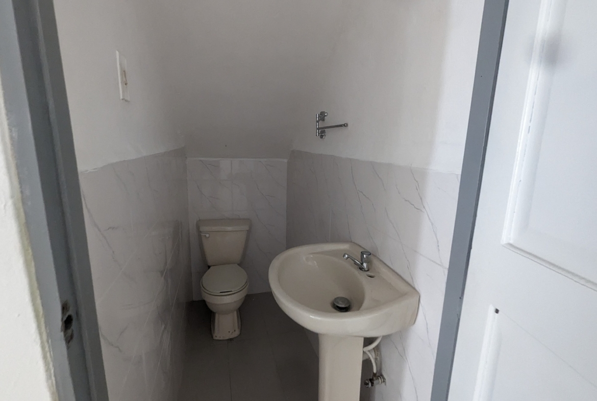 ¡Una Oportunidad Única en Avenida Ecológica Casa 2 Apartamentos!