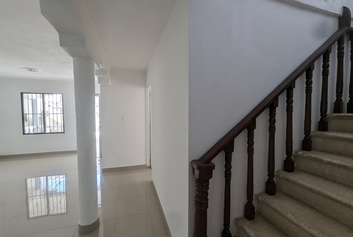 ¡Una Oportunidad Única en Avenida Ecológica Casa 2 Apartamentos!