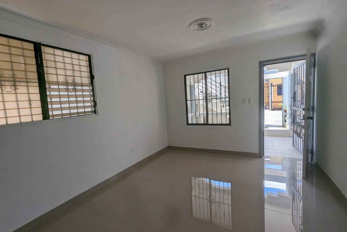 ¡Una Oportunidad Única en Avenida Ecológica Casa 2 Apartamentos!