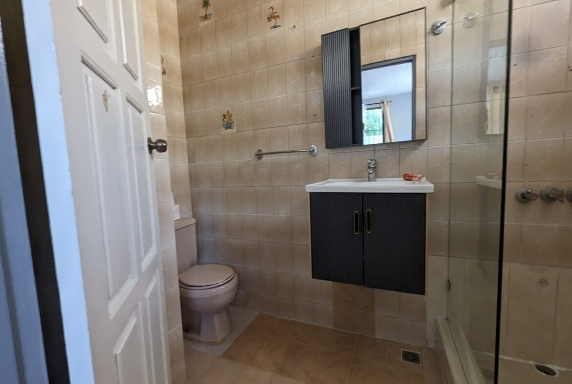 ¡Casa Dividida en Tres Apartamentos Para Inversión!