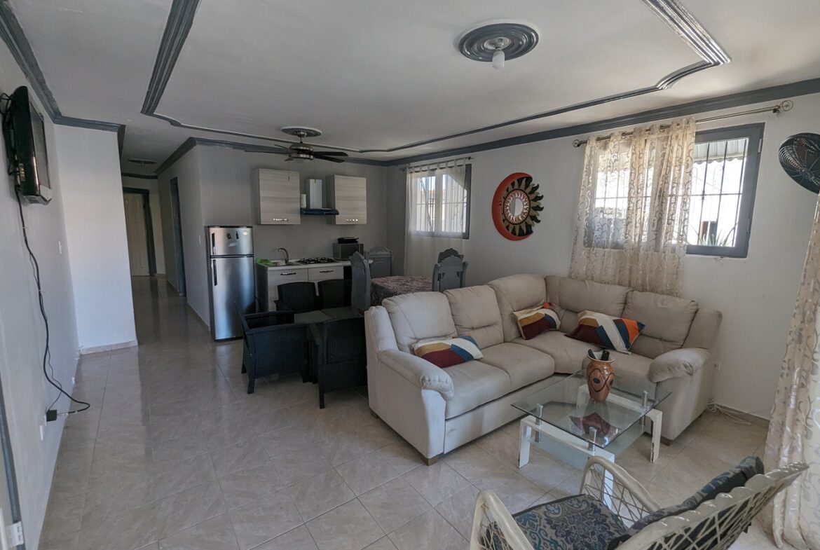 ¡Casa Dividida en Tres Apartamentos Para Inversión!