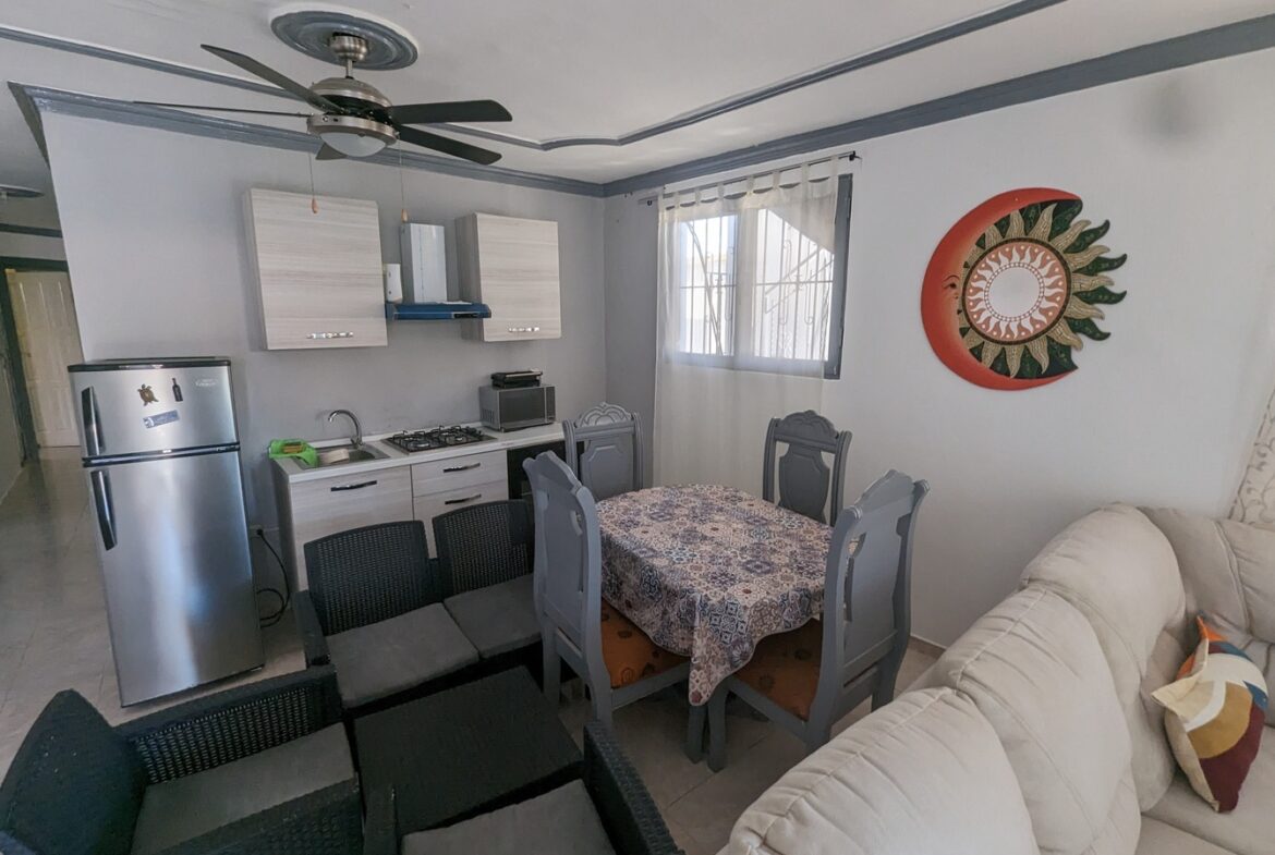 ¡Casa Dividida en Tres Apartamentos Para Inversión!