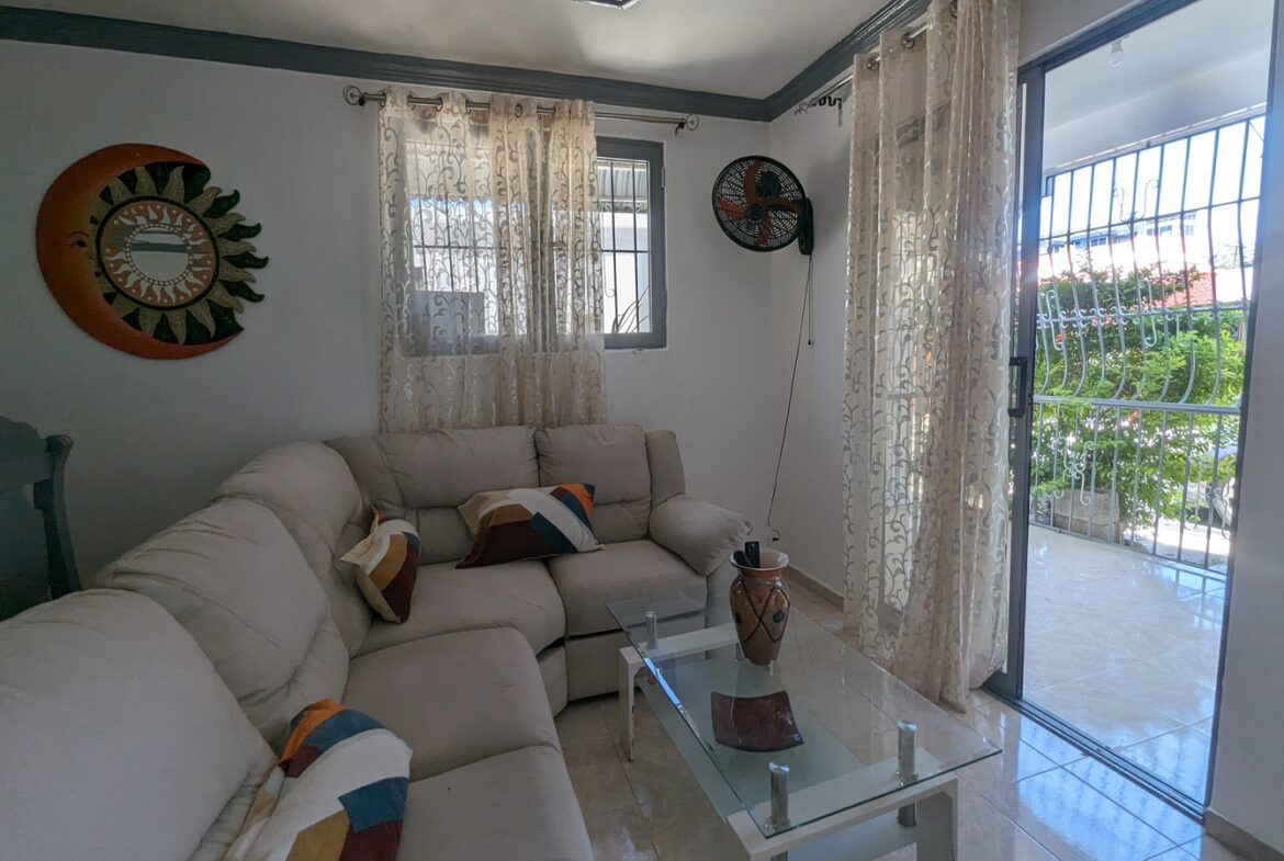 ¡Casa Dividida en Tres Apartamentos Para Inversión!